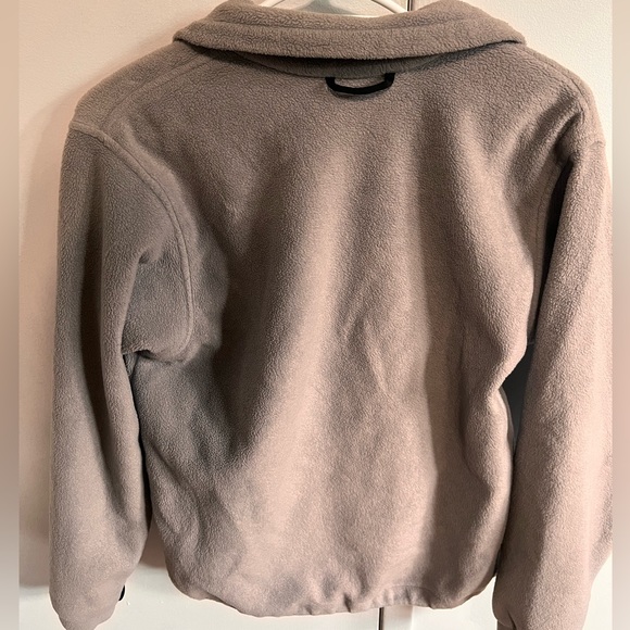 comfy Columbia sweater! - Picture 3 of 5